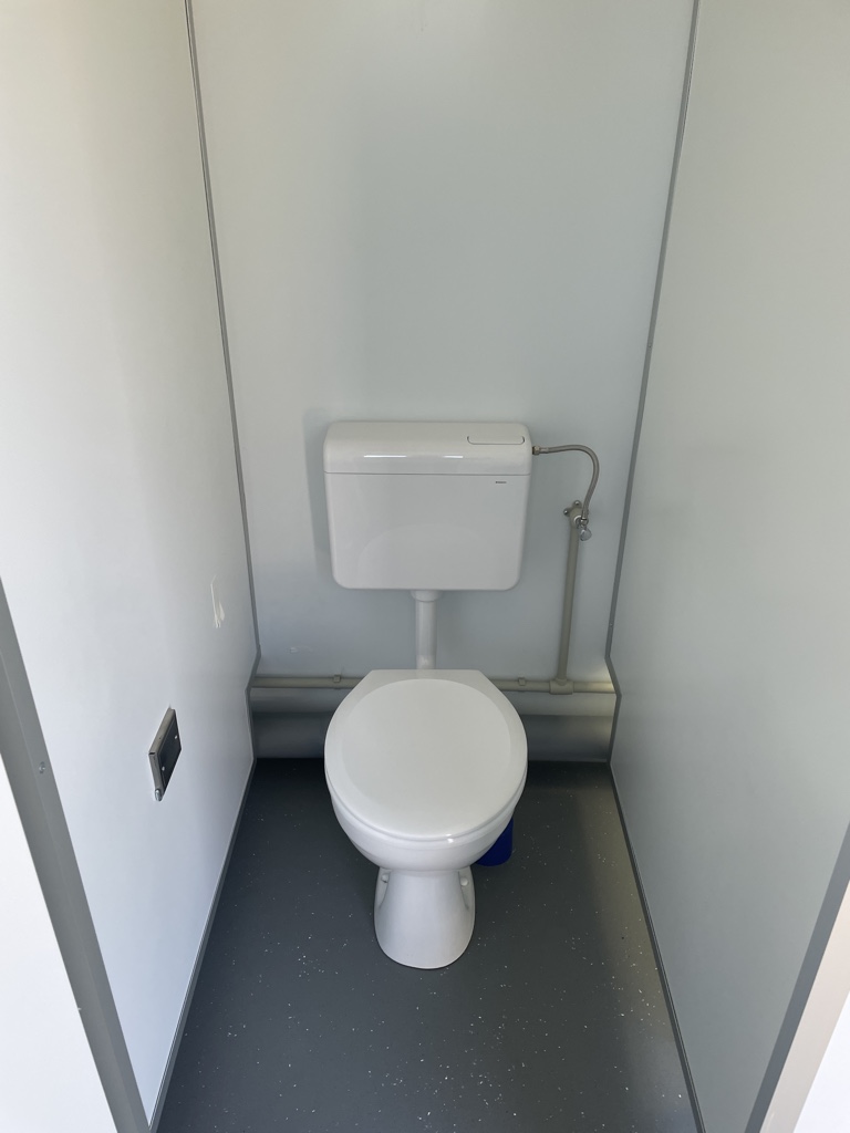 Toilet voor dames in wc-unit.