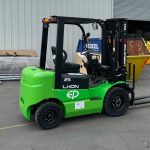 Nieuwe groene EP EFL252 heftruck